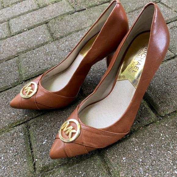 Michael Kors Tan Leather Heels with Gold Accent - Picture 1 of 8